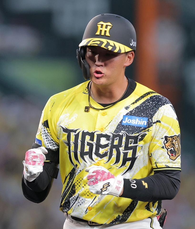 ４回、左前打を放ち拳を握る元山（撮影・西田忠信）