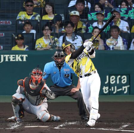 ２回、右前打を放つ立石（捕手・大城）＝撮影・山口登