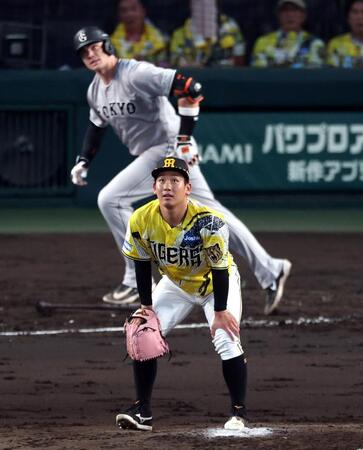 ４回、伊原はダルベックに同点ソロを許す（撮影・山口登）