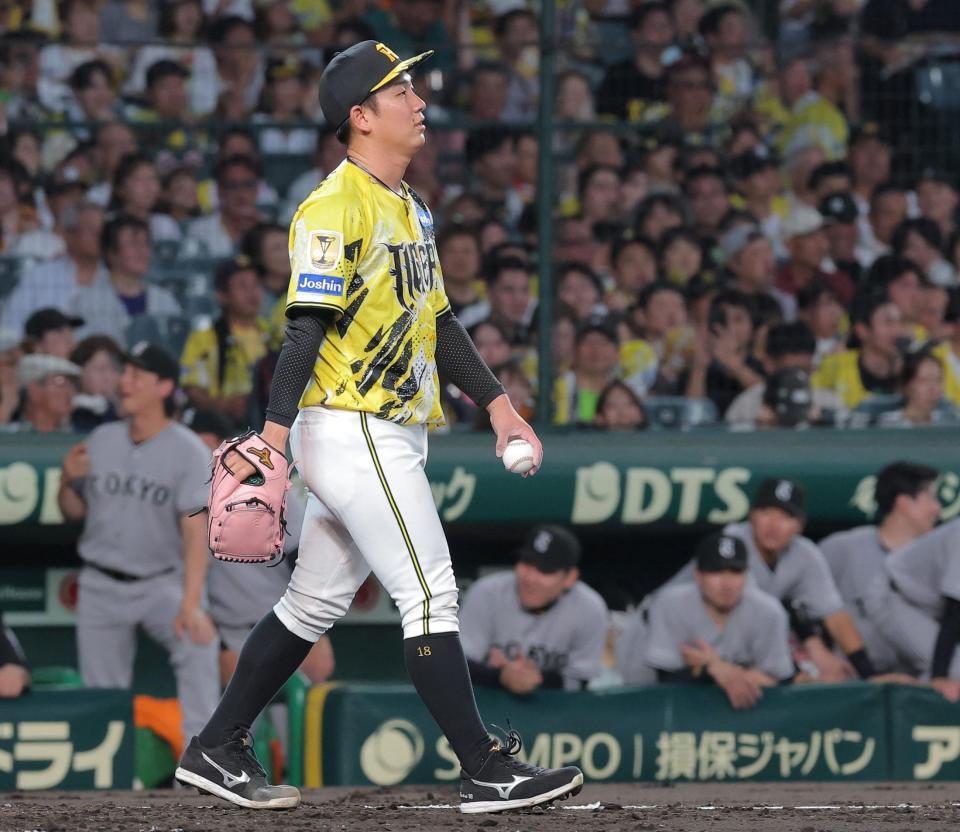 ４回、佐々木に勝ち越しの適時二塁打を許した伊原（撮影・西田忠信）
