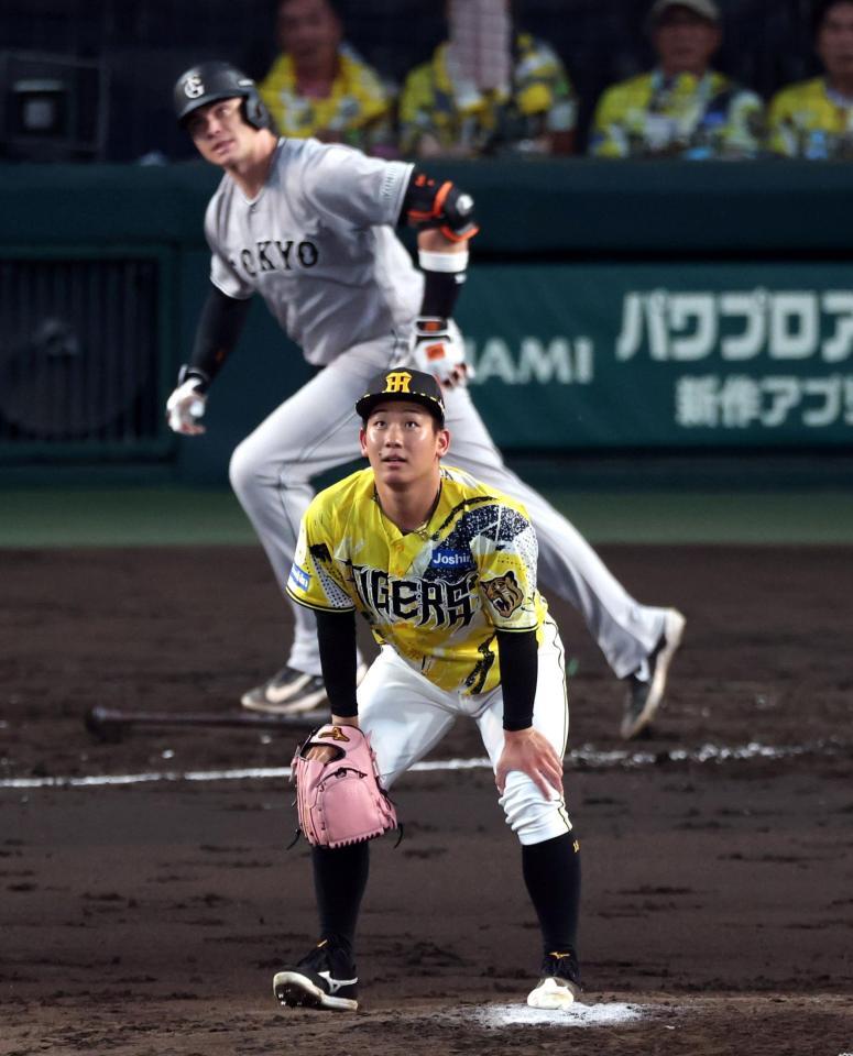 ４回、伊原はダルベックに同点ソロを許す（撮影・山口登）