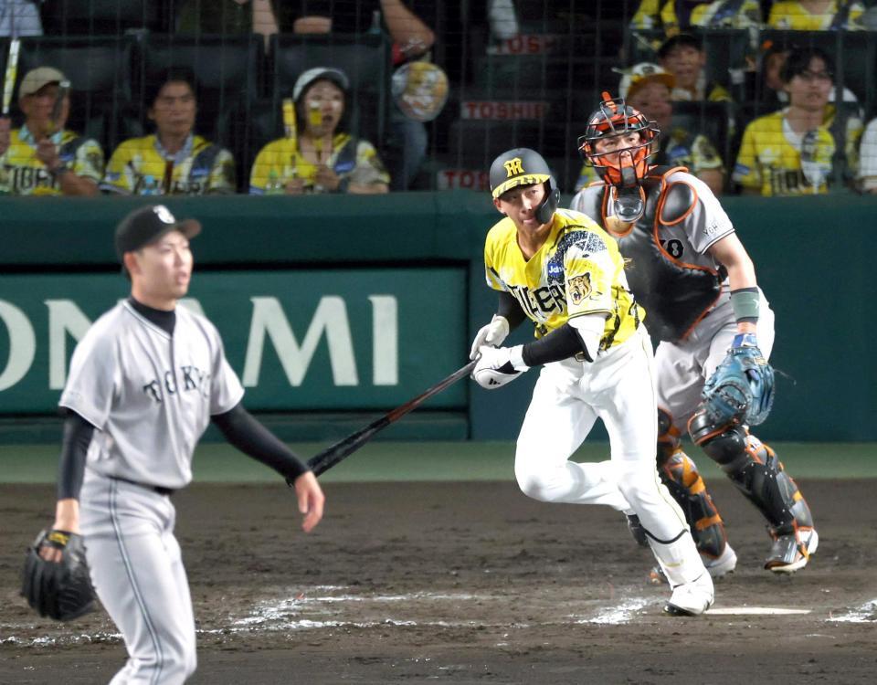 　９回、左前打を放つ立石（撮影・山口登）
