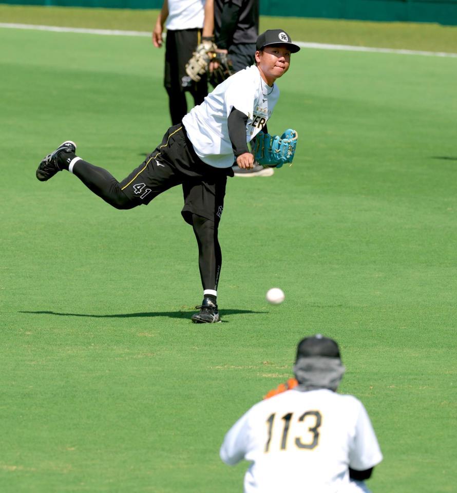 登板へ向けて調整する村上（撮影・立川洋一郎）