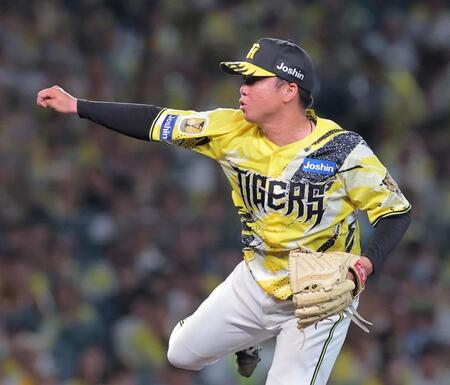 ８回、力投する先発の村上（撮影・西田忠信）