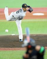 力投する茨木（撮影・伊藤笙子）