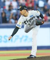 力投する先発の茨木（撮影・伊藤笙子）