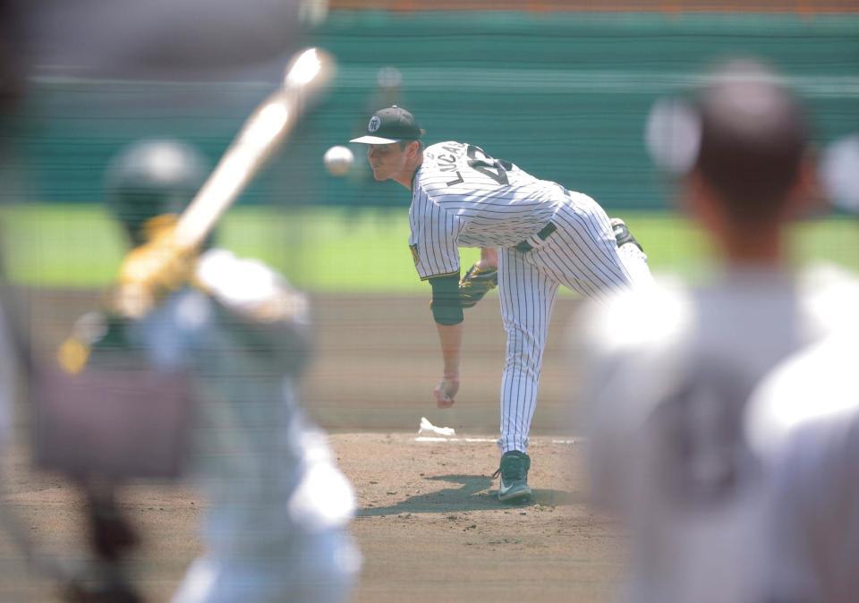 シート打撃に登板するルーカス（撮影・西田忠信）