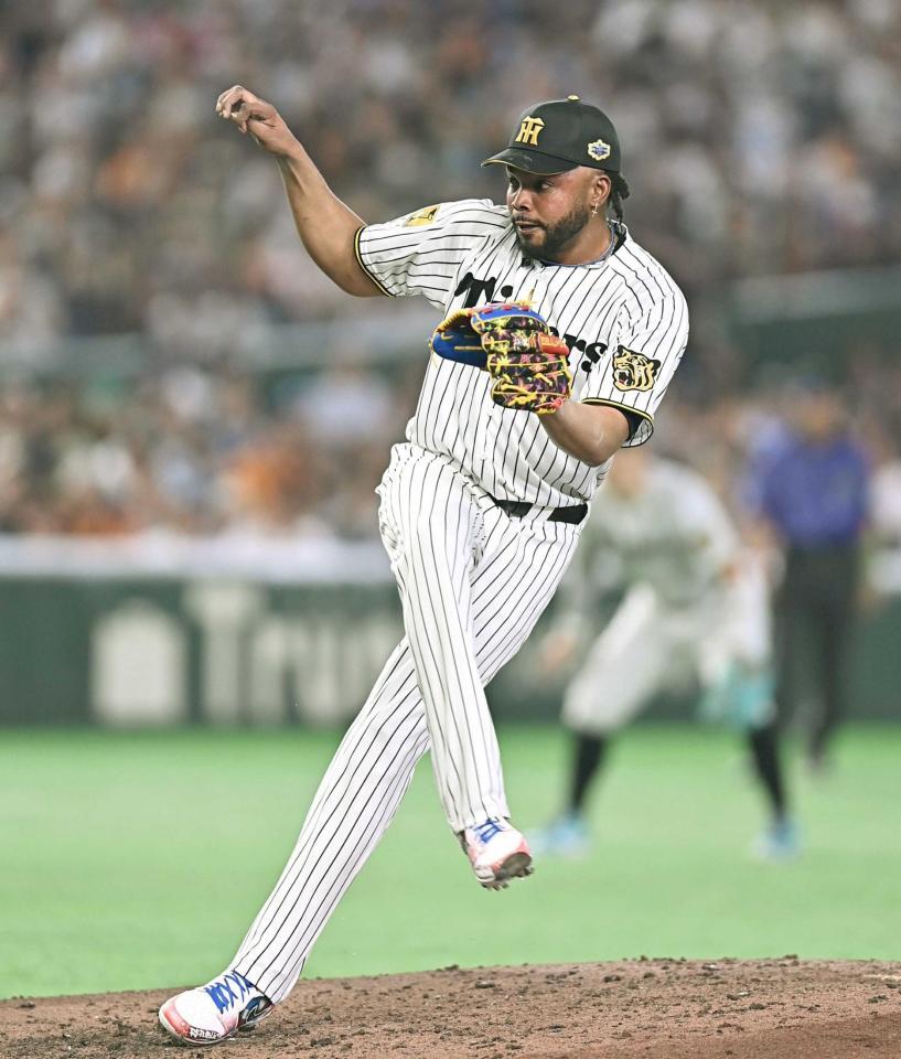　７回から登板し力投するドリス（撮影・開出牧）