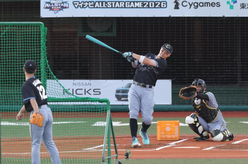 ＨＲダービー(０)決勝で本塁打を放つ佐藤輝（撮影・西岡正）
