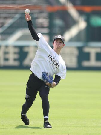 キャッチボールをする下村（撮影・中田匡峻）