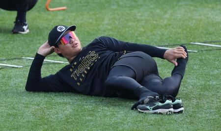 グラウンドに姿を見せた森下（撮影・金田祐二）