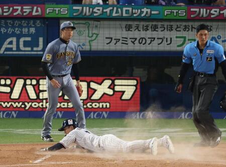 ２回、丸山の左前適時打で長岡の生還を許す才木（撮影・金田祐二）