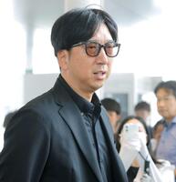 　オールスターを終え移動する藤川監督（撮影・西田忠信）