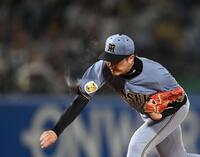３回、汗を飛ばしながら力投する才木（撮影・堀内翔）