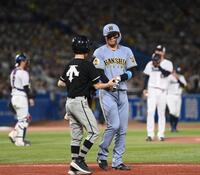 ７回、四球を選ぶ代打の森下（撮影・堀内翔）