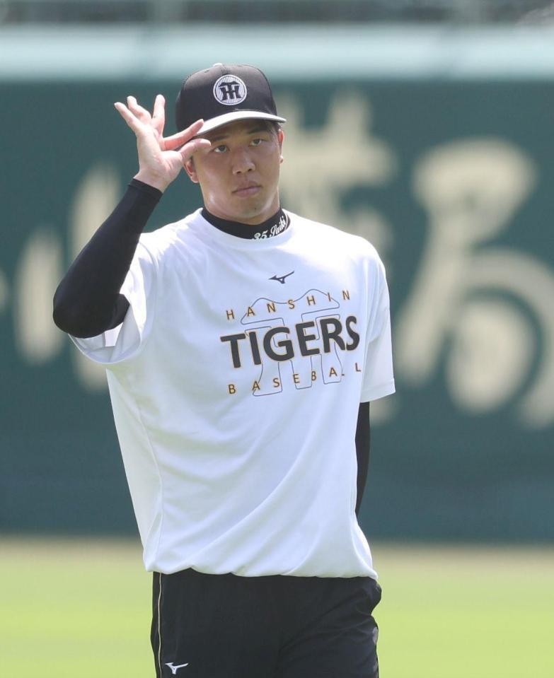 キャッチボールをする才木（撮影・中田匡峻）