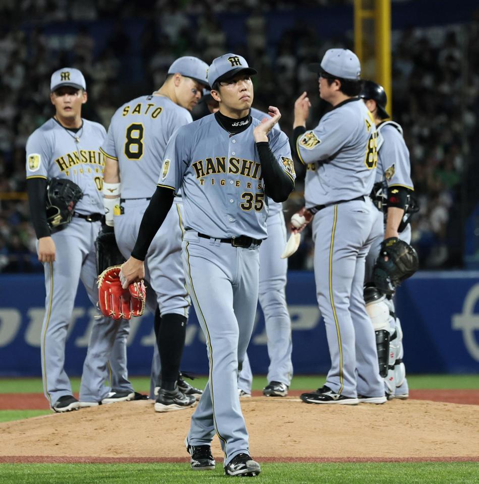 ６回途中で降板する才木（撮影・田中太一）