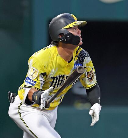 ３回、右中間スタンドへソロを放つ前川（撮影・立川洋一郎）