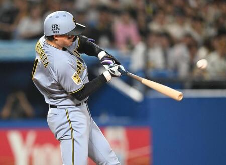 ３回、森下が左越えに逆転の２ランを放つ（撮影・堀内翔）