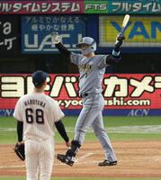 ７回、四球を選ぶ代打・森下