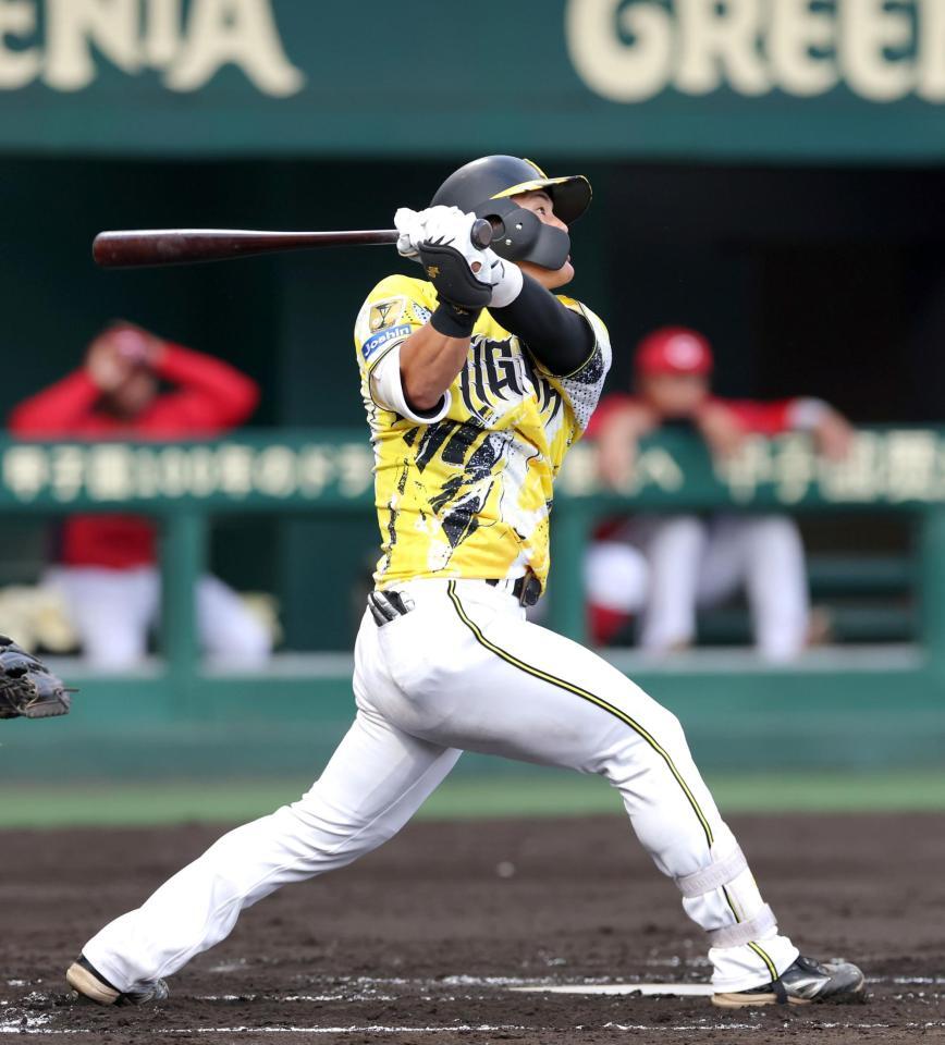 ２回、左飛を打ち上げる前川（撮影・立川洋一郎）
