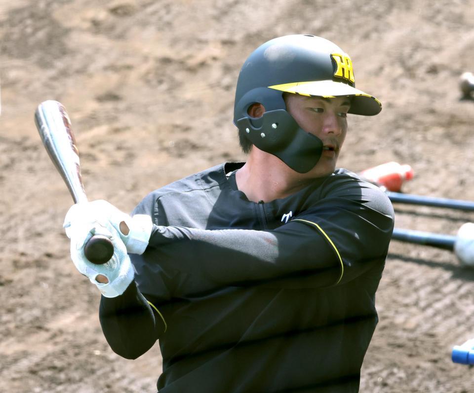 打撃練習をする阪神・前川右京＝日鉄鋼板ＳＧＬスタジアム尼崎（撮影・立川洋一郎）