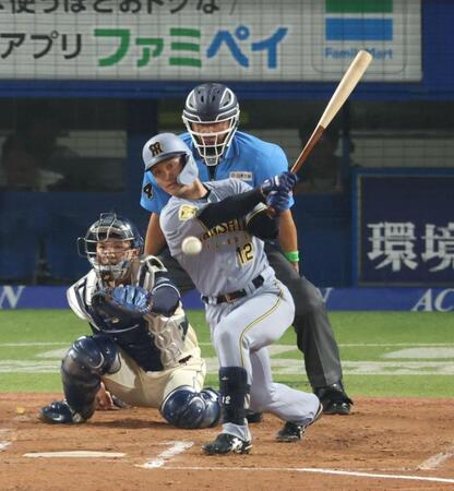 ２回、中前打を放つ坂本（撮影・金田祐二）