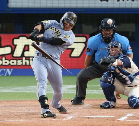 ２回、ショート内野安打を放つ前川（撮影・金田祐二）