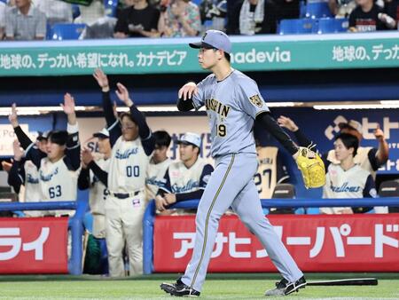 ４回、長岡に同点適時打を許す下村（撮影・田中太一）