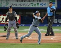 ２回、ウォルターズのバントを素早く三塁へ送球しアウトにする大山（撮影・金田祐二）