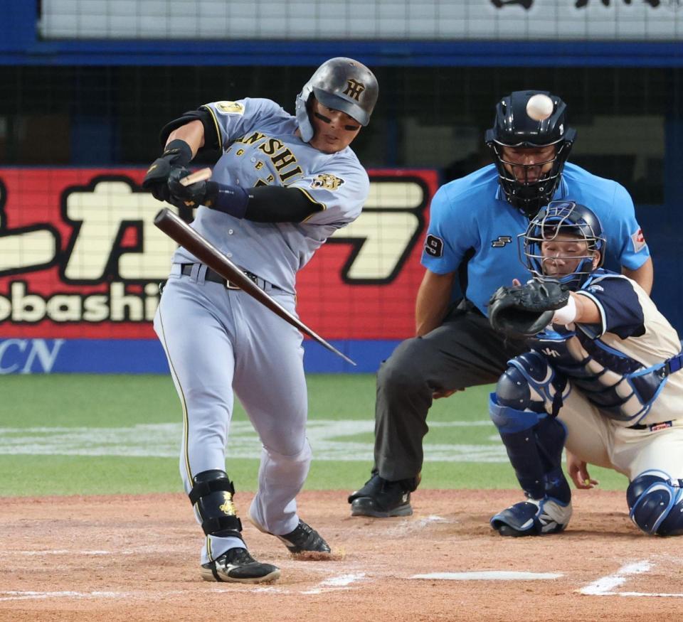 ２回、ショート内野安打を放つ前川（撮影・金田祐二）