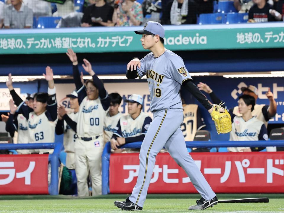 ４回、長岡に同点適時打を許す下村（撮影・田中太一）