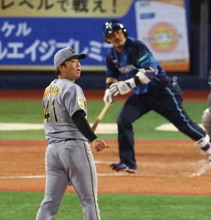 ４回、宮崎に先制適時打を浴びる村上（撮影・金田祐二）