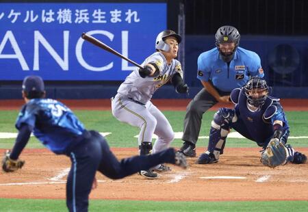 ７回、代打で空振り三振に倒れる前川