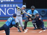 １回、中前打を放つ近本（撮影・金田祐二）