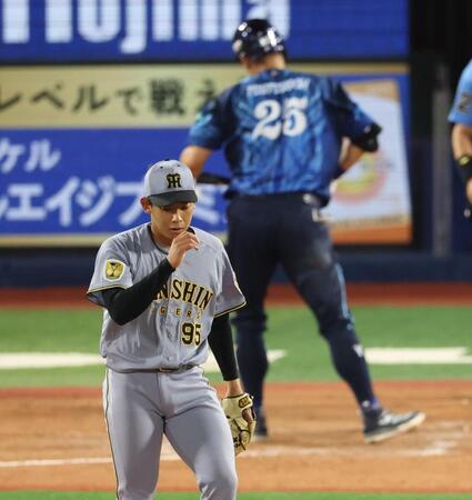 ９回、筒香を空振り三振に仕留めた神宮（撮影・金田祐二）