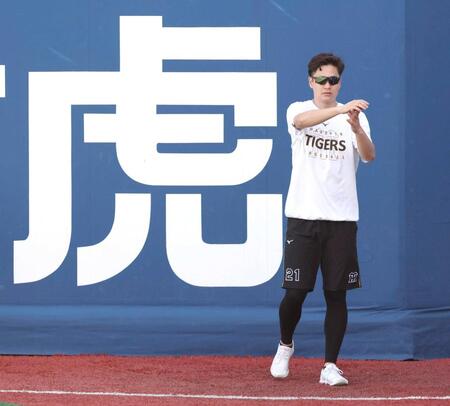 　登板へ向け調整する大竹（撮影・金田祐二）