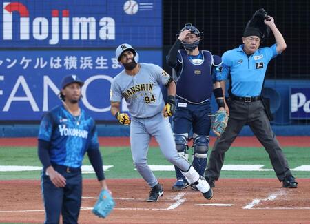 １回、３ランを放つガルシア（撮影・金田祐二）
