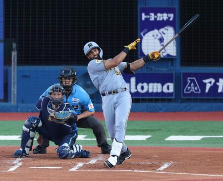 １回、３ランを放つガルシア（撮影・金田祐二）