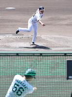 シート打撃に登板する石井（撮影・山口登）
