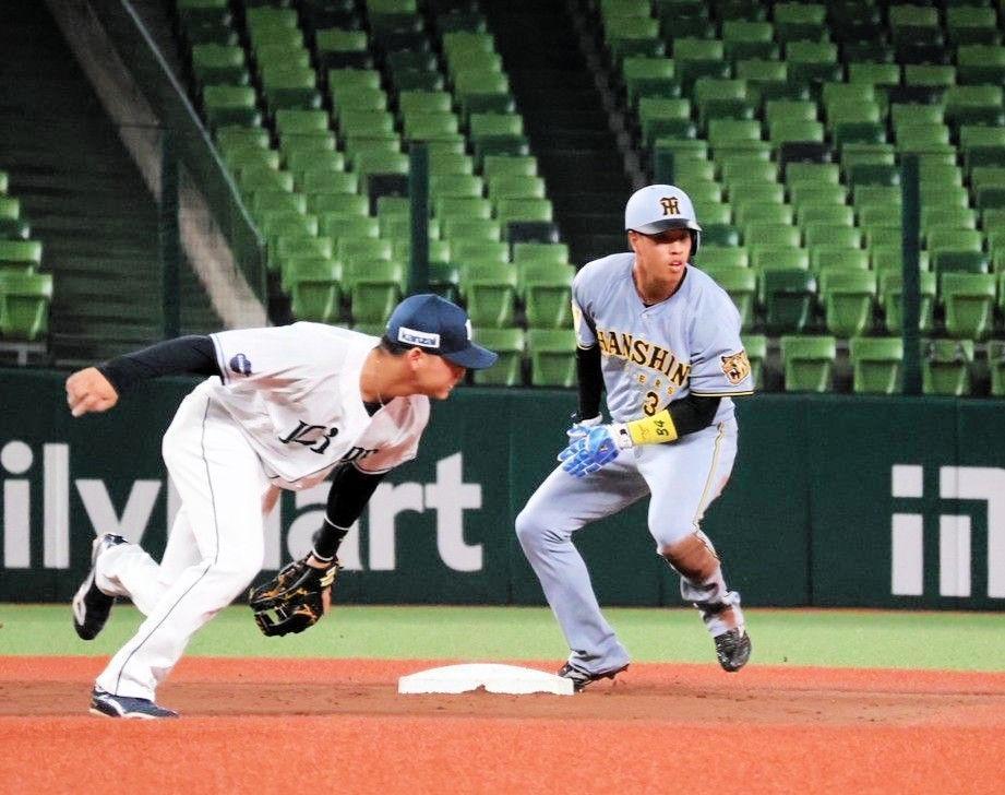 ３回、盗塁を決める岡城
