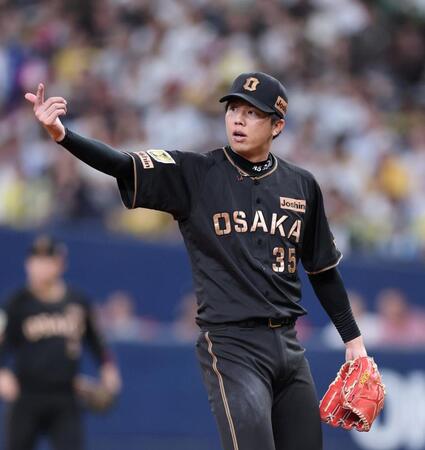 ８回、スイングをアピールする才木（撮影・山口登）