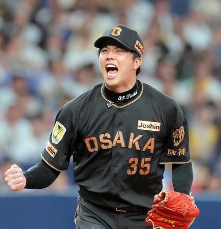 　８回、ボスラーを三振に仕留め、声を上げる才木（撮影・西田忠信）
