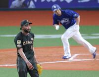 　阿部に逆転二塁打を打たれるドリス（撮影・立川洋一郎）