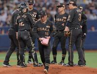 ５回、サノーを迎える場面で降板する伊原（撮影・西田忠信）