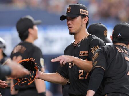 ４回を無失点で切り抜け、ベンチに戻る伊藤将（撮影・西田忠信）