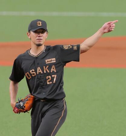 １回、サノーのスイングをアピールする伊藤将（撮影・西田忠信）