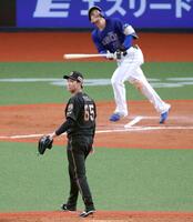 ８回、石川昂を二飛に打ち取る湯浅（撮影・立川洋一郎）