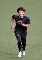ダッシュを繰り返し汗を流す阪神・伊藤将司＝京セラドーム大阪（撮影・立川洋一郎）