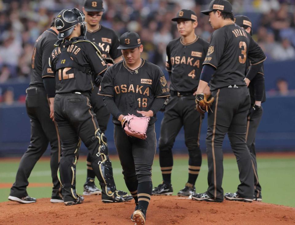 　５回、降板する伊原（撮影・西田忠信）